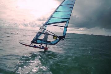 Photo de Manon Pianazza en planche à voile