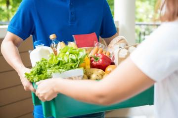 Too Good To Go propose des paniers d'invendus alimentaires. Source : iStock>