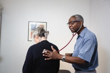 Centre Primo Levi : la nécessaire pluridisciplinarité pour accompagner les patients exilés ayant subi la torture et la violence