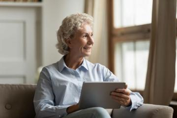 Innover pour l’accompagnement des personnes vulnérables à domicile. Crédit photo : Getty Images. 