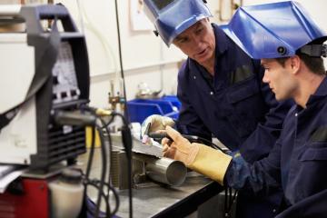 Avec Pro’Pulse, Apprentis d’Auteuil remobilise les jeunes pour la réussite de leur apprentissage. Crédit photo : iStock.