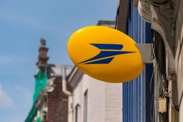 Numérique inclusif : La Poste propose un Pass numérique. Crédit photo : iStock.