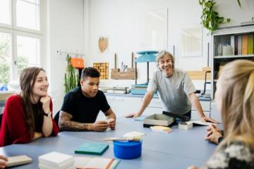 La Fondation SNCF et VersLeHaut unis pour « prendre en compte la parole des jeunes ». Crédit photo : iStock.