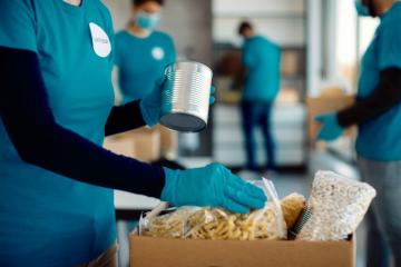 CNP Assurances renouvelle son soutien à la Fédération Française des Banques Alimentaires. Crédit photo : Drazen Zigic/iStock.