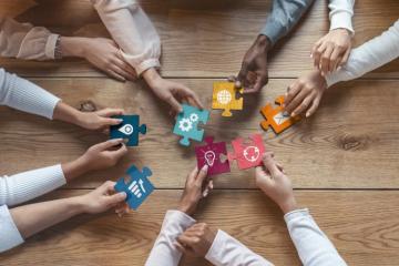 Le mécénat de compétences, un pari gagnant pour les associations, collaborateurs et entreprises. Crédit : iStock