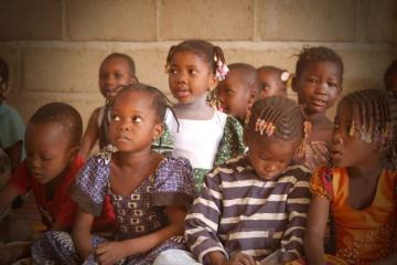 Des spots radio pour favoriser la garde des enfants et l’émancipation de la femme au Burkina