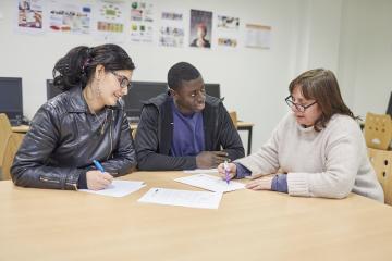 Le Crédit Agricole s’engage aux côtés du Réseau des Écoles de la 2e Chance en France pour lutter contre le décrochage scolaire