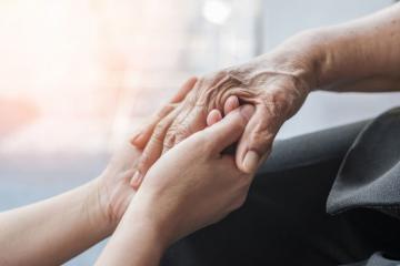 AG2R LA MONDIALE – « Le lien social et l’engagement solidaire pour rester acteur de sa vie ». Crédit : iStock