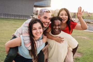 De nouvelles formes d'engagement des jeunesses émergent sur les réseaux sociaux. Crédit : iStock