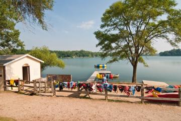 Ces colonies de vacances d'un nouveau genre. Crédit : Carenews.