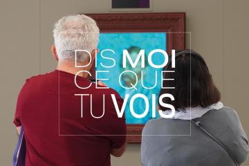 Visuel : Deux personnes de dos, en train de regarder l'écran numérique qui laisse apparaître le tableau de Van Gogh flouté. Texte : "Dis-moi ce que tu vois".