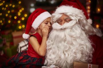 Illustration d'une petite fille et du Père Noël - Getty Images