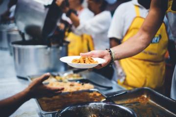 Le bénévolat ponctuel est devenu la norme. Crédit : iStock