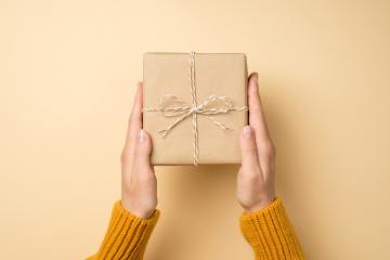 6 idées de cadeaux solidaires au profit d’associations