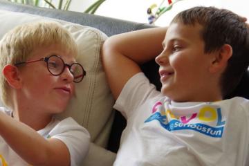 Hugo et son frère Augustin, tous deux bénéficiaires de l'association L'ENVOL et atteints du syndrome de Bartter