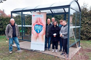 Installation d'un abri pour des jeunes