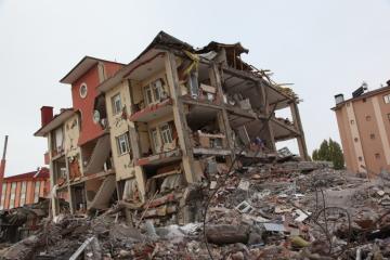 Les ONG mobilisées pour les victimes du séisme en Turquie et Syrie. Crédit : iStock 