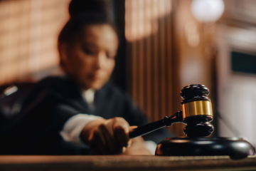 BNP Paribas assignée en justice : les juges, nouveaux défenseurs du climat ?