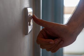 CNP Assurances signe un partenariat avec Habitat et Humanisme pour réduire la consommation d’énergie des locataires prioritaires. Crédit photo : Lemanieh / iStock.