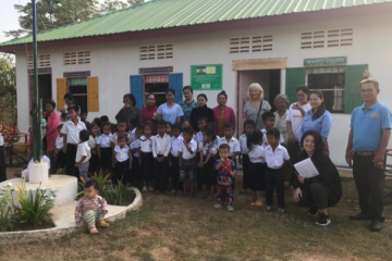 Stéphanie Selle, notre directrice Cambodge, visite 8 écoles maternelles que nous avions construites en 2018