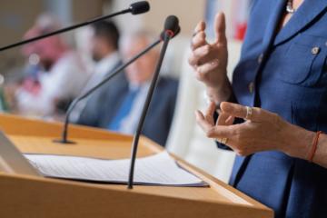 La Convention Citoyenne sur la fin de vie s'est réunie au CESE. Crédit : iStock.