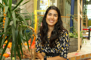 Paola Salazar Santos (UniR) : la jeune vénézuélienne qui aide les exilés à intégrer l’université