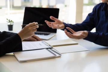 Mouvement national des chômeurs et des précaires et ATD Quart Monde se disent contre la réforme. Crédit : iStock.