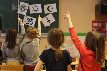 Association ENQUÊTE : « dans un rapport apaisé à la religion, les élèves se sentent mieux à l’école, prêts à investir sereinement les apprentissages ». Crédit photo : DR.