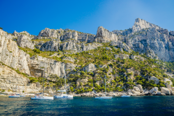 La calanque de Sugiton, à Marseille, est affectée par la surfréquentation. Crédits : iStock. 