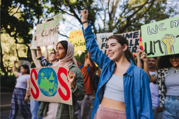 Comment Camille Etienne alerte les consciences dans son livre «Pour un soulèvement écologique»