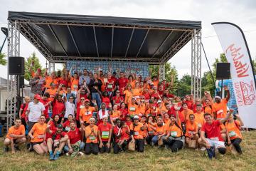 Les équipes de Generali et de The Human Safety Net à la Course des héros (crédit photo : Generali). 