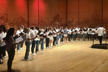 Chœur amateur du Groupe APD à la Philharmonie de Paris. Crédit : Groupe ADP