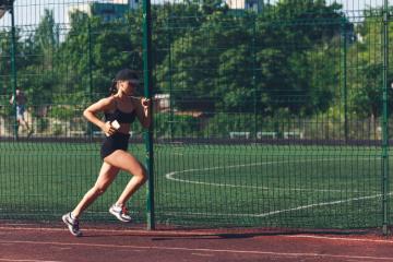 Le sport, porte d’entrée vers l’emploi pour les jeunes. Crédit photo : iStock.