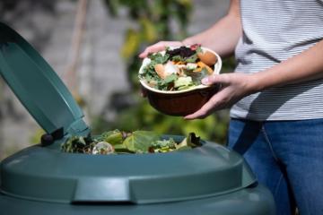 Poussée par la loi AGEC, l’entreprise d’insertion Moulinot collecte désormais les déchets alimentaires parisiens