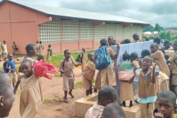 Accès à l'eau aux enfants de l'EPP d'Atakpamé, au Togo - Crédit photo : DR.