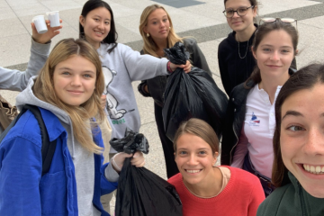 À l’IÉSEG, les étudiants de 1ʳᵉ année sont immergés dans des actions à impact social et environnemental dès leur arrivée à l’École - Crédit photo : IÉSEG