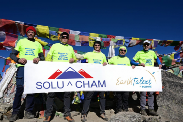 Equipe de volontaires Solucham au sommet du Gokyo Ri à 5400m d’altitude © solucham