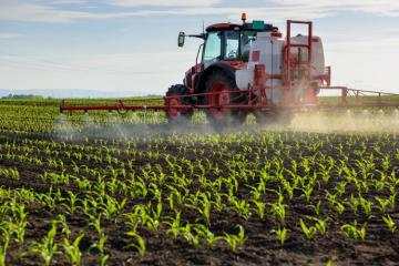 Le plan Ecophyto II+ vise à réduire de 50 % l'usage des pesticides d'ici à 2025. Crédits : iStock.