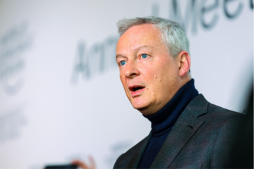 Le ministre de l'économie Bruno Le Maire au Forum économique mondial de Davos, en janvier 2023. C'est lui qui a annoncé les coupes budgétaires le 18 février. Crédits : World Economic Forum/Ciaran McCrickard.