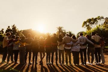 Climat : nous devons joindre les petits « gestes » à la « parole » génératrice de liens. Crédit photo : iStock.