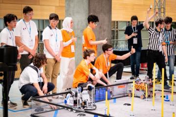 « Chez Robotique FIRST France, nous proposons aux collégiens et aux lycéens un programme innovant de mentorat en robotique ». Crédit photo : Stéphane THABOURET © 2023.