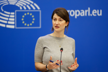La rapporteure du texte, Lara Wolters, lors d'une conférence de presse faisant suite au rejet du texte par les Etats membres, le 28 février.  Crédits : European Union 2024 - Source : EP, Mathieu CUGNOT.