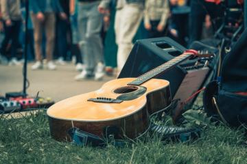 Artistes face au changement climatique : arrêter ou ralentir sa carrière ?