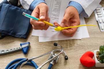 Alors que 11 méthodes contraceptives différentes existent pour les femmes, seules 3 sont couramment utilisées par les hommes. Crédits : Shidlovski.