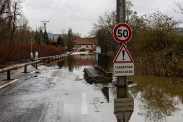 Des inondations en Savoie, en décembre 2023. Crédits : David Leveque / iStock.