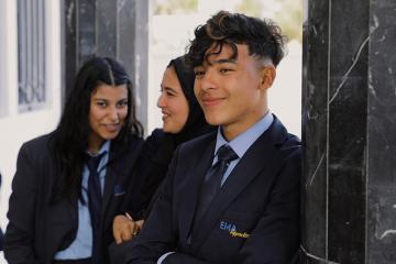 trois élèves en formation à l'école de Zaouïa au Maroc