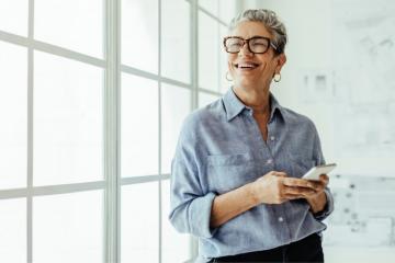 CNP Assurances signe la Charte 50+ pour l’emploi des séniors. Crédit photo : iStock.