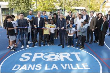 Inauguration du terrain de basket du quartier des Ewües à Cluses