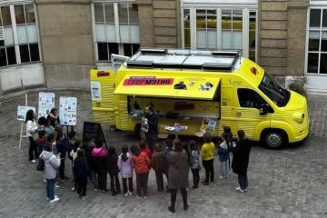 Avec son News Truck, Lumières sur l’info part en tournée contre les fake news !