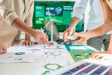 Diversity team discussion focused on ESG - Crédits : Weedezign - iStock